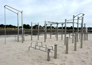 Parcours de street workout sur sable