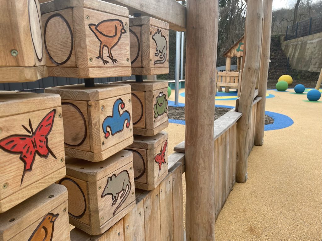 Jeux ludique en bois de robinier