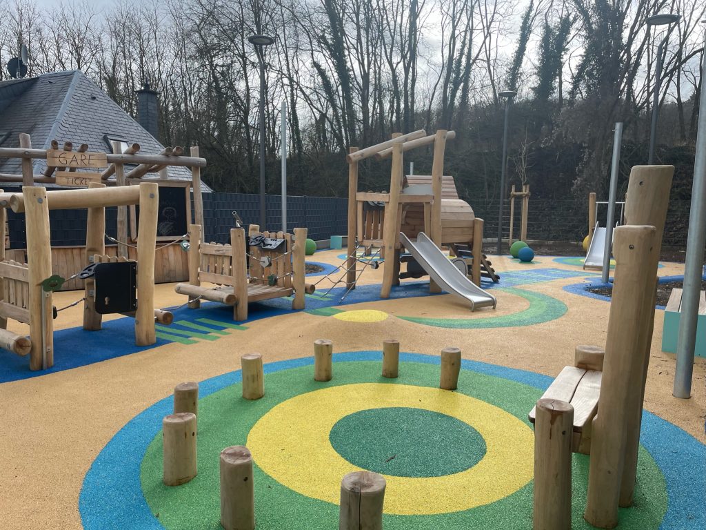 Structure de jeux en bois de robinier