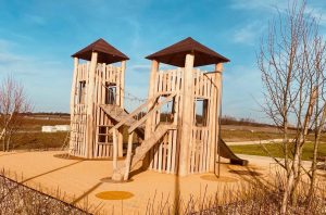 Tour sur mesure en bois avec toboggan structure de jeu